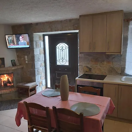Apartment Stymfalia Stone House Dhriza