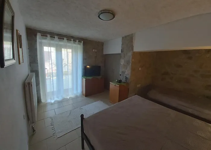 شقة Stymfalia Stone House *